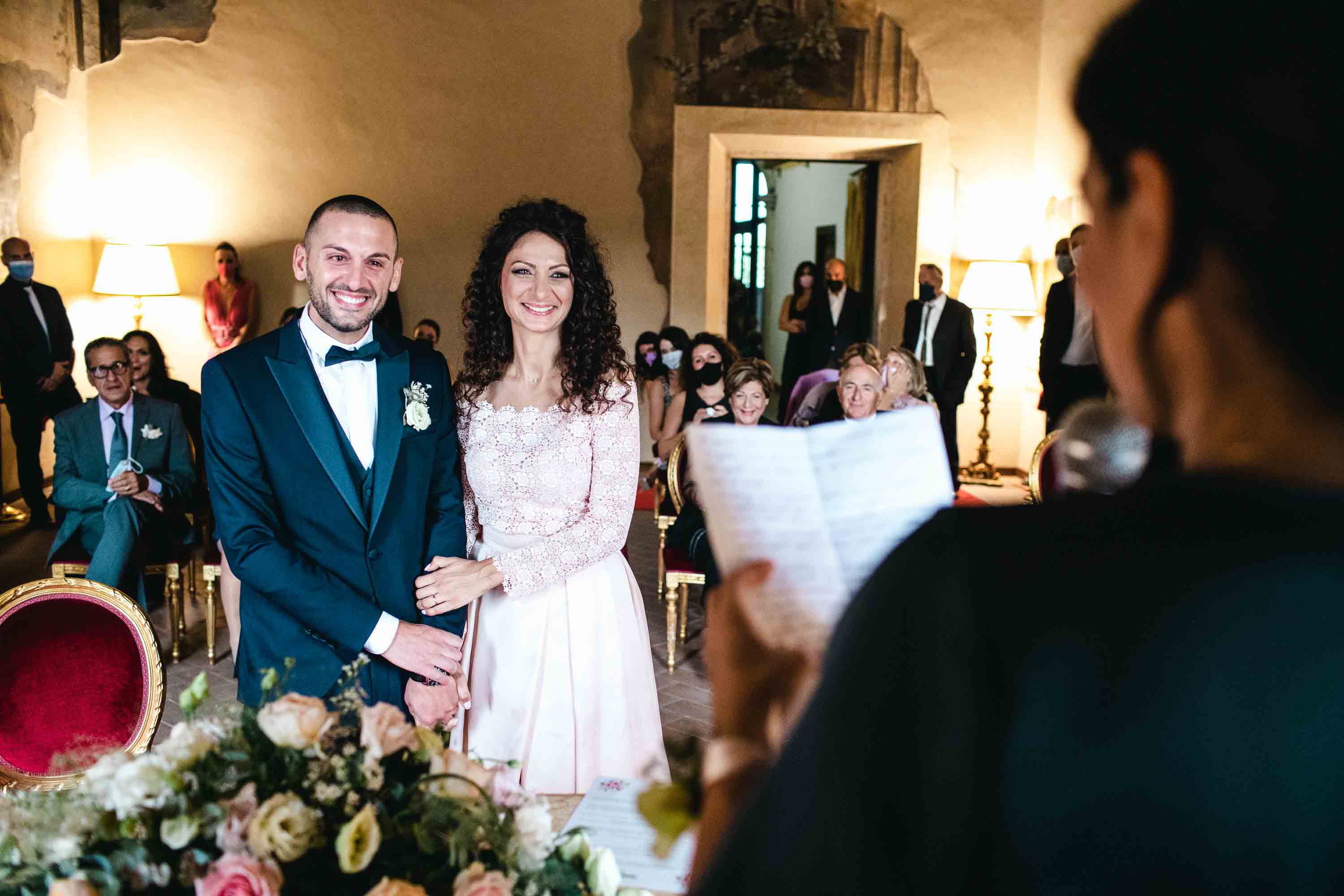 sposi al comune fotografo matrimonio roma est