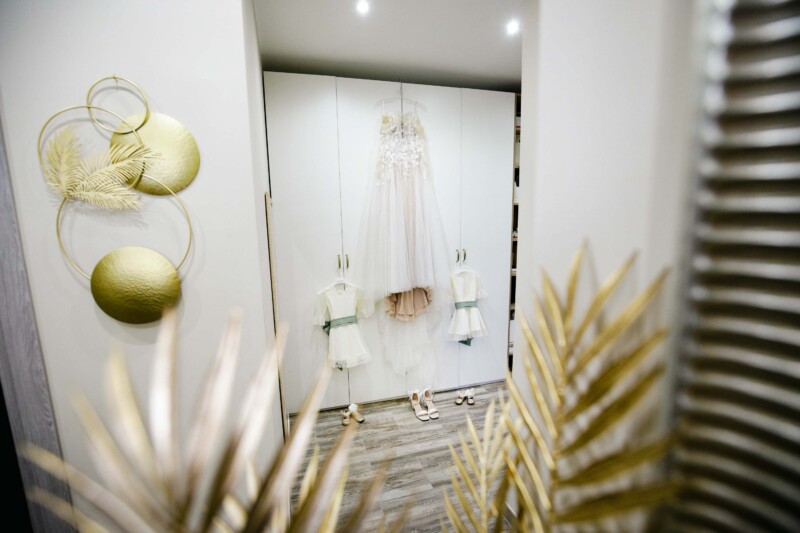 preparazione sposa insieme alla sua bimba fotografo roma reportage
