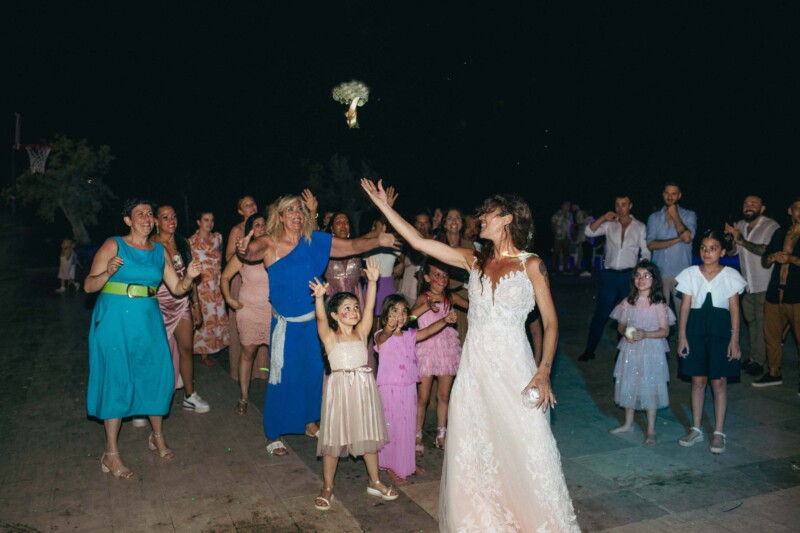 lancio del bouquet sposa fotografo matrimonio roma sud